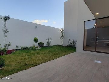 Casa a la Venta en Metepec Llano Grande ZG 24-646