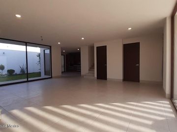 Casa a la Venta en Metepec Llano Grande ZG 24-646