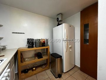 Venta en Colonia Los Manzanos, departamento amueblado