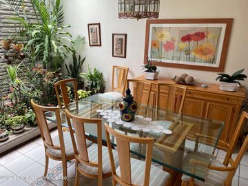 Casa en  Venta N. de Juárez- Ciudad Satélite  24-184