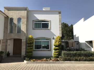 Casa en  venta en Llano Grande Metepec ZG 25-2940