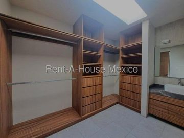 Casa en Venta en Metepec, Llano Grande AM. 25-2571