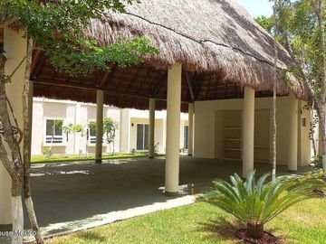 Departamento en Venta en Avenida Petempich, Playa del Carmen RU 23-3781.