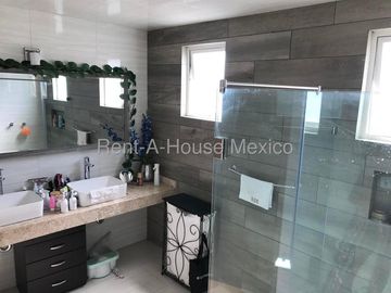 Casa en Venta en Calle Del Sauce Oriente, Llano Grande RU 25-2940.