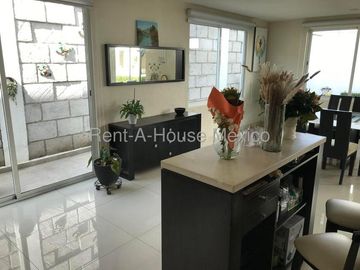 Casa en Venta en Calle Del Sauce Oriente, Llano Grande RU 25-2940.