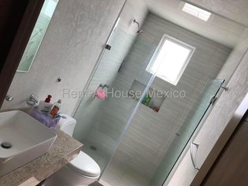Casa en Venta en Calle Del Sauce Oriente, Llano Grande RU 25-2940.