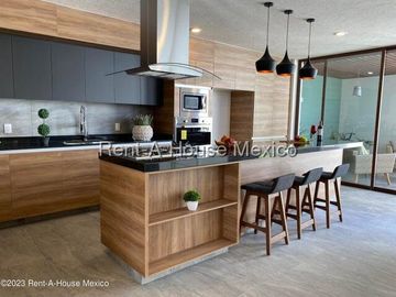 Casa en Venta en Llano Grande,  Metepec JL 25-2735.