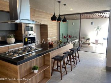 Casa en Venta en Llano Grande,  Metepec JL 25-2735.