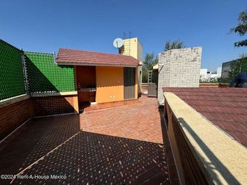 Casa en Venta en Calle San Juan de Dios,Bosques de Tetlameya RU 24-3739.