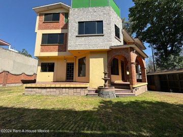 Casa en Venta en Calle San Juan de Dios,Bosques de Tetlameya RU 24-3739.