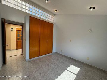 Casa en Venta en Calle San Juan de Dios,Bosques de Tetlameya RU 24-3739.