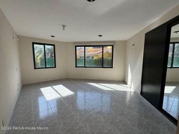 Casa en Venta en Calle San Juan de Dios,Bosques de Tetlameya RU 24-3739.