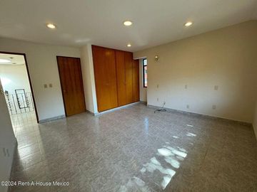Casa en Venta en Calle San Juan de Dios,Bosques de Tetlameya RU 24-3739.