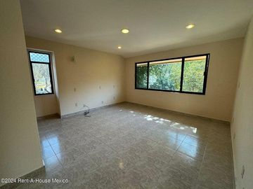 Casa en Venta en Calle San Juan de Dios,Bosques de Tetlameya RU 24-3739.