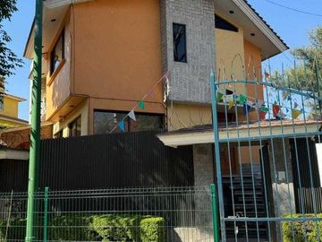 Casa en Venta en Calle San Juan de Dios,Bosques de Tetlameya RU 24-3739.