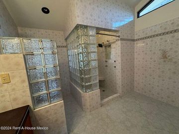 Casa en Venta en Calle San Juan de Dios,Bosques de Tetlameya RU 24-3739.