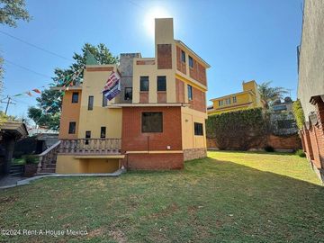 Casa en Venta en Calle San Juan de Dios,Bosques de Tetlameya RU 24-3739.