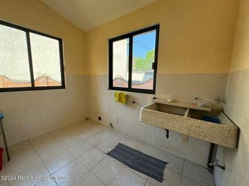 Casa en Venta en Calle San Juan de Dios,Bosques de Tetlameya RU 24-3739.