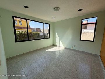 Casa en Venta en Calle San Juan de Dios,Bosques de Tetlameya RU 24-3739.
