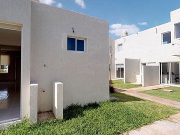 Casa en Venta en Calle 57, Del Sur RU 25-588.