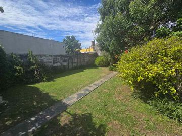 Casa con Departamento en venta en Moron Sur