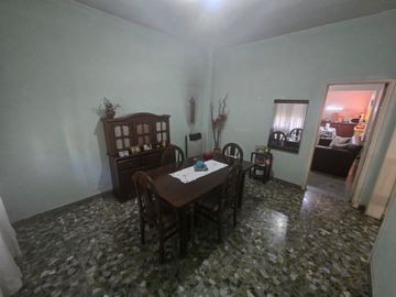Casa con Departamento en venta en Moron Sur