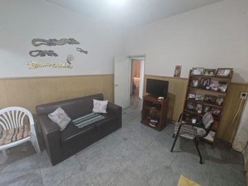 Casa con Departamento en venta en Moron Sur