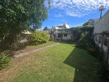 Casa con Departamento en venta en Moron Sur