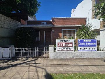 Casa con Departamento en venta en Moron Sur