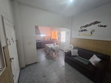 Casa con Departamento en venta en Moron Sur