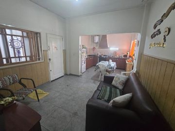 Casa con Departamento en venta en Moron Sur