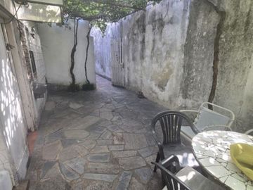 Casa con Departamento en venta en Moron Sur