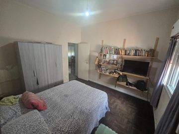 Casa con Departamento en venta en Moron Sur
