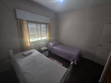 Casa con Departamento en venta en Moron Sur