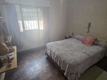 Casa con Departamento en venta en Moron Sur