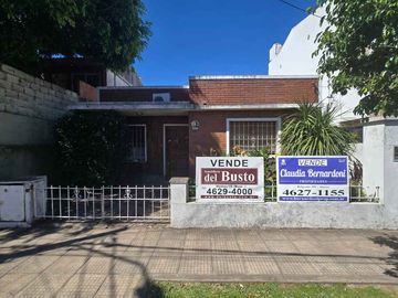 Casa con Departamento en venta en Moron Sur