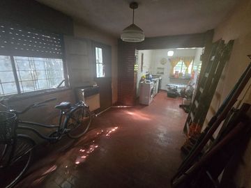 Casa con Departamento en venta en Moron Sur