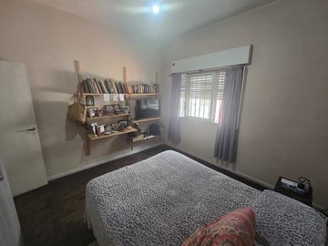 Casa con Departamento en venta en Moron Sur