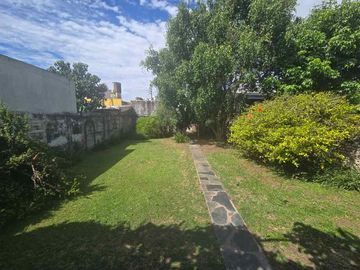 Casa con Departamento en venta en Moron Sur