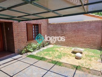 Casa en venta 270 m2 en Tres Cerritos