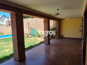 Casa en venta 270 m2 en Tres Cerritos