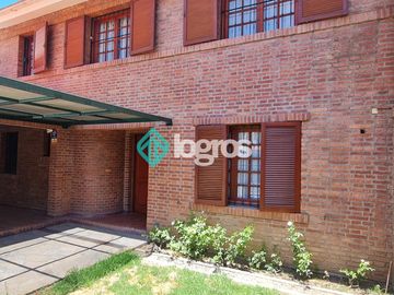 Casa en venta 270 m2 en Tres Cerritos