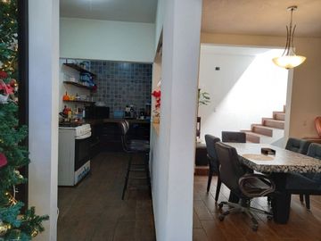 Casa con gran terreno en venta en Xochimilco