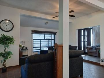 Casa con gran terreno en venta en Xochimilco