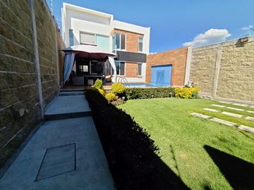 Casa con alberca en venta