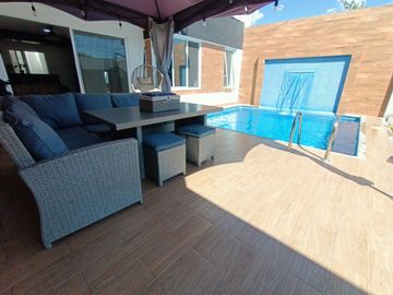 Casa con alberca en venta