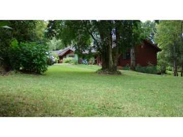 VENTA CASA PUCÓN  240 M2 / TERRENO DE 5000 M2