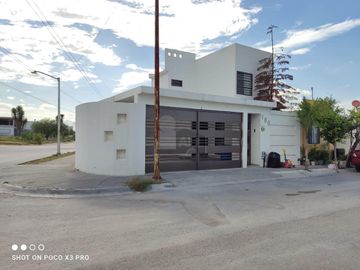 Casa sola en venta en Renaceres, Apodaca, Nuevo León