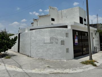Casa sola en venta en Renaceres, Apodaca, Nuevo León