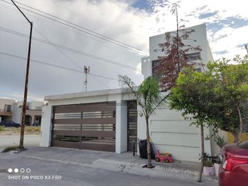 Casa sola en venta en Renaceres, Apodaca, Nuevo León